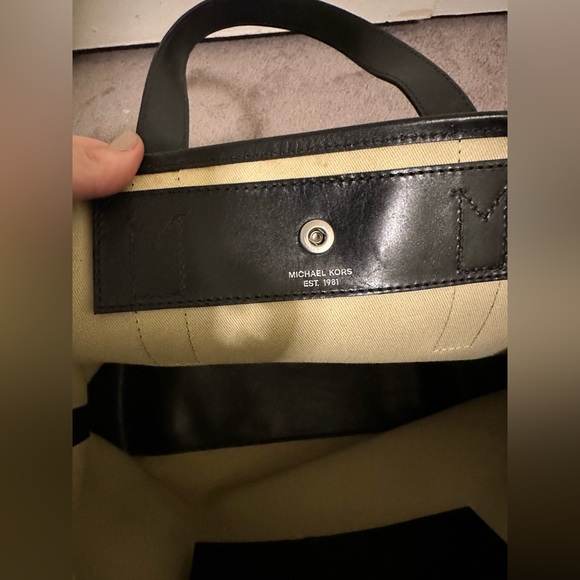 Authentic MICHAEL KORS Tote Bag - Picture 8 of 8